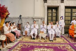 ประธานหอการค้าจังหวัดฉะเชิงเทรา ร่วมพิธีอัญเชิญหลวงพ่อโสธรขึ้นจากแม่น้ำบางปะกง