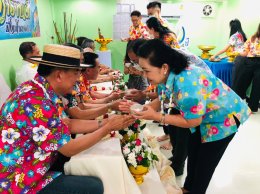 หอการค้าจังหวัดฉะเชิงเทรา จัดกิจกรรมรดน้ำขอพรผู้ใหญ่ เนื่องในวันสงกรานต์ ปี 2566