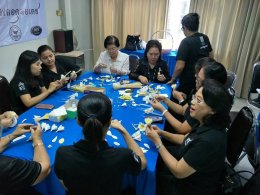 หอการค้าจังหวัดฉะเชิงเทรา “รวมพลัง ถวายความภักดี ร่วมประดิษฐ์ ดอกดารารัตน์” 