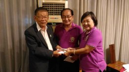 ประธานหอการค้าจังหวัดฉะเชิงเทรา และกรรมการ หอการค้าจังหวัดฉะเชิงเทรา ให้การต้อนรับ ประธานกรรมการหอการค้าไทย 