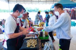 หอการค้าจังหวัดฉะเชิงเทรา ร่วมจัดกิจกรรม ครอบครัวอิ่มอุ่น ชุมชนเข้มแข็ง “สวมผ้าไทย ไหว้พระ ปล่อยปลา”