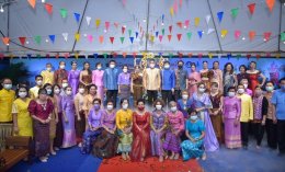 ร่วมกิจกรรมเดินแบบผ้าไทยชมรมแม่บ้านมหาดไทย