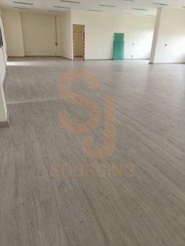 ห้องโถงสำนักงาน ปูพื้นลามิเนต UNIX by SCG รหัส MD10623 ศาลากลางจังหวัดนครปฐม ผลงาน S.J. Sourcing