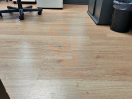 พื้นลามิเนต UNIX by SCG สี Rise Oak ในห้องผู้พิพากษา ศาลอุทธรณ์ภาค 6 จังหวัดนครสวรรค์ ผลงาน S.J. Sourcing