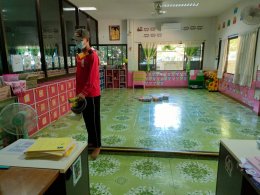 ฉีดพ่นยาฆ่าเชื้อเพื่อป้องกัน โรคมือ เท้า ปาก
