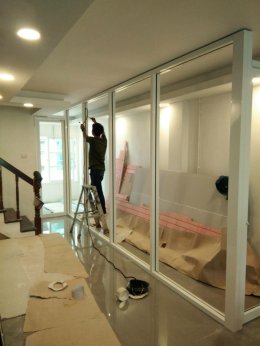 รีโนเวทบ้าน กั้นห้องกระจก ต่อเติมชั้นลอย