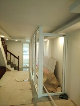 รีโนเวทบ้าน กั้นห้องกระจก ต่อเติมชั้นลอย