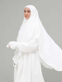 5 Inspirasi Pakaian Wanita untuk Tampil Modis saat Lebaran