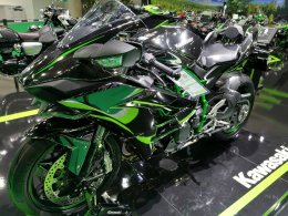 Kawasaki เปิดตัว Ninja ZX-25R เครื่องยนต์ 250 ซีซี 4 สูบ ในไทย