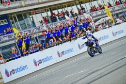 ยามาฮ่าผงาดแชมป์เอเชีย “โฟลท” รัฐพงษ์ ควง“ตั้น” เดชาควบ YZF-R6 ครองโพเดี้ยม 1-2  คว้าแชมป์สนามสุดท้าย และแชมป์เอเซียประจำปีนี้ อย่างยิ่งใหญ่