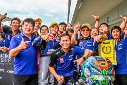 นักบิดยามาฮ่า ไทยแลนด์ เรซซิ่งทีม แรงฝ่าสายฝน ทะยานคว้าชัยชนะ ธงไทยโบกสะบัดยอดโพเดี้ยม ศึกชิงแชมป์เอเชีย เรซ 2 ที่ซูซูก้า