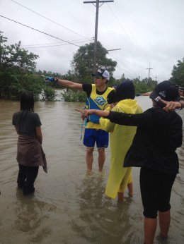 เจ เจตริน นำ WaveRunner เข้าช่วยเหลือผู้ประสบอุทกภัยเมืองนครศรีฯ