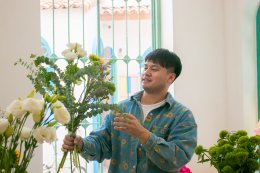 ไอซ์ – ไกรเลิศ นักจัดดอกไม้อิสระ ที่เชื่อว่า “ดอกไม้ เป็นสัญลักษณ์แทนทุกความรู้สึก” 