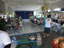 กิจกรรมเพื่อสังคมของบริษัท 0010 มอบสิ่งของบริจาค สถานสงเคราะห์คนชรานครปฐม 30-7-54
