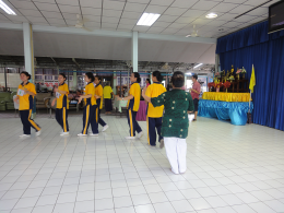 กิจกรรมเพื่อสังคมของบริษัท 0011 มอบสิ่งของบริจาค สถานสงเคราะห์คนชรานครปฐม 30-8-54
