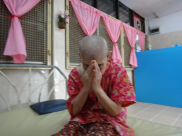 กิจกรรมเพื่อสังคมของบริษัท 0016 มอบสิ่งของบริจาค สถานสงเคราะห์คนชรานครปฐม 6-2-55