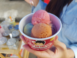 Dayicecream #0012 ส่งความสุขให้คุณทุกวัน เดย์ไอศครีม ^ ^ ภาพการผลิต ไอศครีมสตรอเบอรี่ สด (ผลิตจากสตอรเบอรี่แท้ 100%)