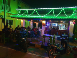 Dayicecream #0050 สาขา เกาะสีชัง ร้านริมสนาม พี่นัน