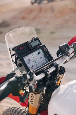 "Royal Enfield Custom World: ส่องรถคัสตอมสุดเท่ 4 คัน ไฮไลท์เท่ๆ จากงาน Wheels & Waves 2025!"