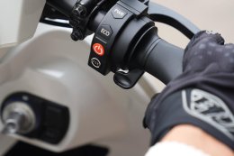 คันเร่งแบบใหม่ ใช้นิ้วเกี่ยวเอา i-Motor EV Bike สัญชาติไทย ร่วมพัฒนากับ Asahi Denso บริษัทสัญชาติญี่ปุ่น นำนวัตกรรมใหม่มาลงในรถทั้ง Vapor,Thunder แปลกใหม่มาก