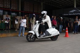 คันเร่งแบบใหม่ ใช้นิ้วเกี่ยวเอา i-Motor EV Bike สัญชาติไทย ร่วมพัฒนากับ Asahi Denso บริษัทสัญชาติญี่ปุ่น นำนวัตกรรมใหม่มาลงในรถทั้ง Vapor,Thunder แปลกใหม่มาก