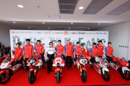 ไทยฮอนด้า จับมือ ฮอนด้า เอชอาร์ซี ยกระดับมอเตอร์สปอร์ตไทย สู่ระดับโลก ส่ง 2 นักแข่งไทย ก้อง-สมเกียรติ และ นีโม่-จิรัฎฐ์ สู่ทีมโรงงาน ทั้งทางเรียบและทางฝุ่น พร้อมเปิดไลน์อัพนักบิดไทยประจำปี 2026