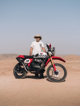 "Royal Enfield Custom World: ส่องรถคัสตอมสุดเท่ 4 คัน ไฮไลท์เท่ๆ จากงาน Wheels & Waves 2025!"