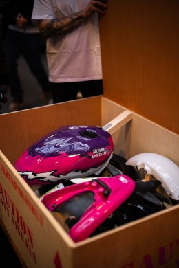 "Royal Enfield Custom World: ส่องรถคัสตอมสุดเท่ 4 คัน ไฮไลท์เท่ๆ จากงาน Wheels & Waves 2025!"