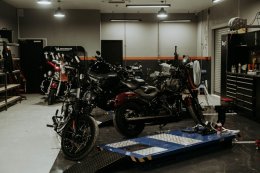 HARLEY-DAVIDSON® เปิดตัวโชว์รูม และศูนย์บริการแห่งใหม่ในสุราษฎร์ธานี อย่างเป็นทางการ ตอกย้ำความมุ่งมั่นในการยกระดับประสบการณ์ ให้กับผู้รักการขับขี่ภาคใต้