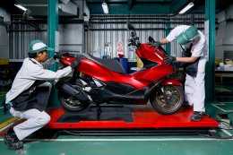 รถจักรยานยนต์ฮอนด้าห่วงใยทุกการเดินทาง แจกฟรี Safety Sticker Have a Good Ride สติกเกอร์เรืองแสง เพิ่มทัศนวิสัย ขับขี่ปลอดภัยตลอดช่วงปีใหม่