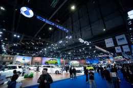 บีวายดี ประเทศไทย จับมือ เรเว่ ออโตโมทีฟ สร้างประวัติศาสตร์ครั้งใหม่ของวงการยานยนต์ ครั้งแรกของโลก! กับการเปิดตัวรถยนต์ใหม่ถึง 4 รุ่นพร้อมกัน ภายใต้แบรนด์BYD พร้อมจัดทัพรถยนต์พลังงานใหม่กว่า 40 คัน ร่วมสร้างปรากฏการณ์แห่งอนาคต