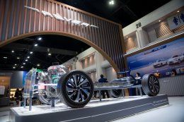 บีวายดี ประเทศไทย จับมือ เรเว่ ออโตโมทีฟ สร้างประวัติศาสตร์ครั้งใหม่ของวงการยานยนต์ ครั้งแรกของโลก! กับการเปิดตัวรถยนต์ใหม่ถึง 4 รุ่นพร้อมกัน ภายใต้แบรนด์BYD พร้อมจัดทัพรถยนต์พลังงานใหม่กว่า 40 คัน ร่วมสร้างปรากฏการณ์แห่งอนาคต