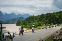 ฮอนด้าบิ๊กไบค์ พานักบิดสายลุยขี่ข้ ามพรมแดนไทย-ลาว  ในกิจกรรม XVENTURE : Beyond the Frontier