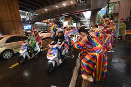 ไทยฮอนด้า โชว์สปิริตขนทัพรถจักรยานยนต์ไฟฟ้า ร่วมขบวน LOVE PRIDE PARADE BANGKOK 2025 ส่งพลังความไพรด์ท่ามกลางสายฝน