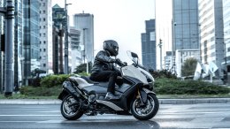 New YAMAHA TMAX 2025 พรีเมี่ยมบิ๊กสกู๊ตเตอร์โฉมใหม่ ยกระดับความหรูหรา พร้อมเทคโนโลยีล้ำสมัย ครบครันที่สุดเท่าที่เคยมีมา!!