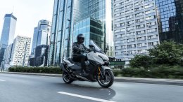 New YAMAHA TMAX 2025 พรีเมี่ยมบิ๊กสกู๊ตเตอร์โฉมใหม่ ยกระดับความหรูหรา พร้อมเทคโนโลยีล้ำสมัย ครบครันที่สุดเท่าที่เคยมีมา!!