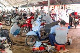 ไทยฮอนด้า ผนึกกำลังร้านผู้จำหน่าย พร้อมกองทุนฮอนด้าเคียงข้างไทย และสื่อมวลชน ร่วมส่งมอบถุงยังชีพ 8,603 ถุง มูลค่ารวม 5.16 ล้านบาท บรรเทาผลกระทบน้ำท่วมหาดใหญ่