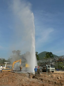 ขุดเจาะบ่อน้ำร้อน/น้ำพุร้อน