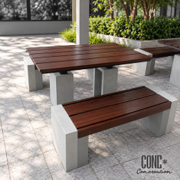ผลงานชุดโต๊ะสนามและม้านั่งปูน CONC Concreation จัดวางหลายชุดบริเวณพื้นที่พักผ่อนปั๊มน้ำมัน จังหวัดสระแก้ว ที่นั่งลายไม้สีเข้มและฐานปูนซีเมนต์สีเทา