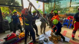 ภาพการทบทวน เเละ ฝึกซ้อมใช้อุปกรณ์ การฝึกพัฒนาศักยภาพครูผู้สอน 