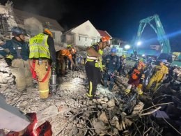 ทีม Heavy Rescue THAILAND (HR-TH) เข้าช่วยสนับสนุนเหตุอาคารถล่ม ณ หมู่บ้าน กฤษดานคร ปิ่นเกล้า ถ. บรมราชชนนี