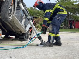 บรรยากาศการฝึก Rescue Tecnicques @ Command And Control Response Expressway 3 nd course Heavy Rescue Thailand training is conducted in collaboration with Expressway Authority of Thailand (EXAT)