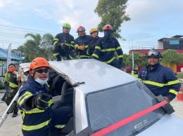 บรรยากาศการฝึก Rescue Tecnicques @ Command And Control Response Expressway 3 nd course Heavy Rescue Thailand training is conducted in collaboration with Expressway Authority of Thailand (EXAT)