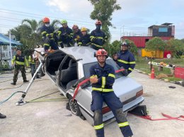 บรรยากาศการฝึก Rescue Tecnicques @ Command And Control Response Expressway 3 nd course Heavy Rescue Thailand training is conducted in collaboration with Expressway Authority of Thailand (EXAT)