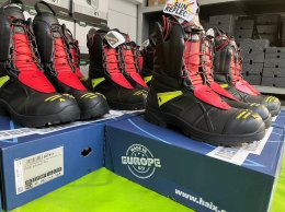 ผลงานการส่งมอบ รองเท้าหนังดับเพลิงภายในอาคาร ยี่ห้อ HAIX