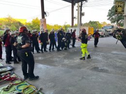 บรรยากาศการฝึกกู้ภัย Vehicle Rescue & Extrication ในโครงการ  อบรมพัฒนาบุคลากรด้านการป้องกันเเละบรรเทาสาธารณภัย วันที่ 19 มกราคม ปี 2566