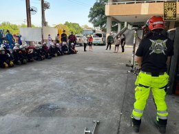 บรรยากาศการฝึกกู้ภัย Vehicle Rescue & Extrication ในโครงการ  อบรมพัฒนาบุคลากรด้านการป้องกันเเละบรรเทาสาธารณภัย วันที่ 19 มกราคม ปี 2566