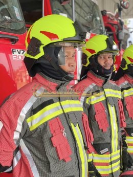 ผลงานการส่งมอบชุดดับเพลิงครบชุด จำนวน 15 ชุด