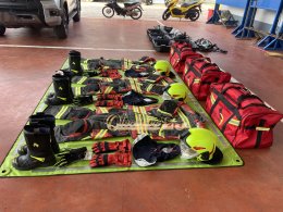 ผลงานการส่งมอบ ชุดดับเพลิงภายในอาคารครบชุด (Fire Suit Set)  มาตรฐาน EN
