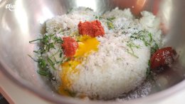 ยำแหนมคลุก - สุนทรี